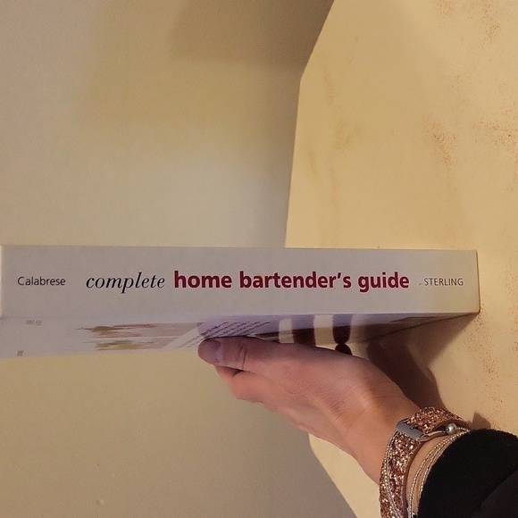 Complete home bartender guide, 780 recipes, spiral binder - Picture 3 of 8